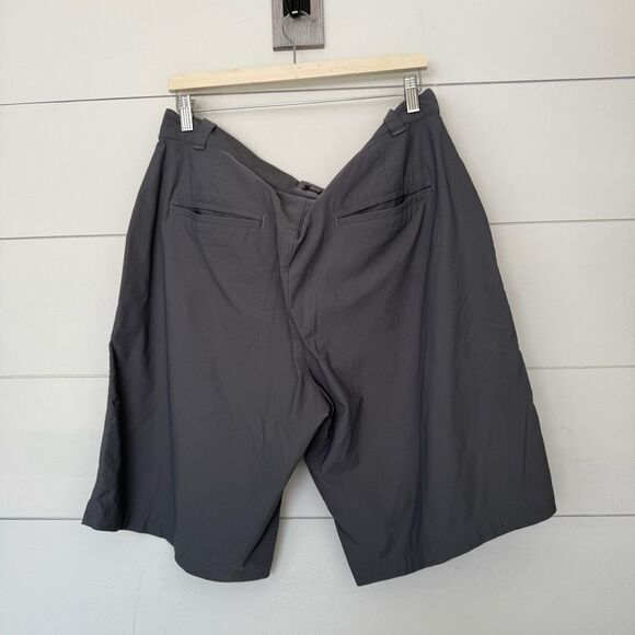 Under Armour Men’s 38 Grey Athletic Shorts - Picture 3 of 7